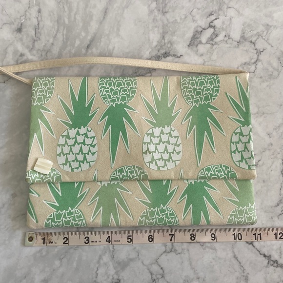 Jana Lam Crossbody - Picture 9 of 11